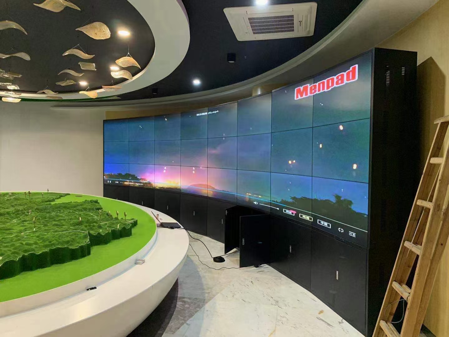 柳南拼接屏安装案例展示